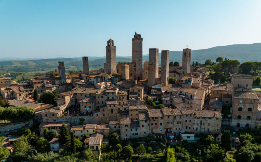 Panoramablick auf San Gimignano in der Toskana panoramischer Ausblick über San Gimignano in der Toskana Blick auf San Gimignano