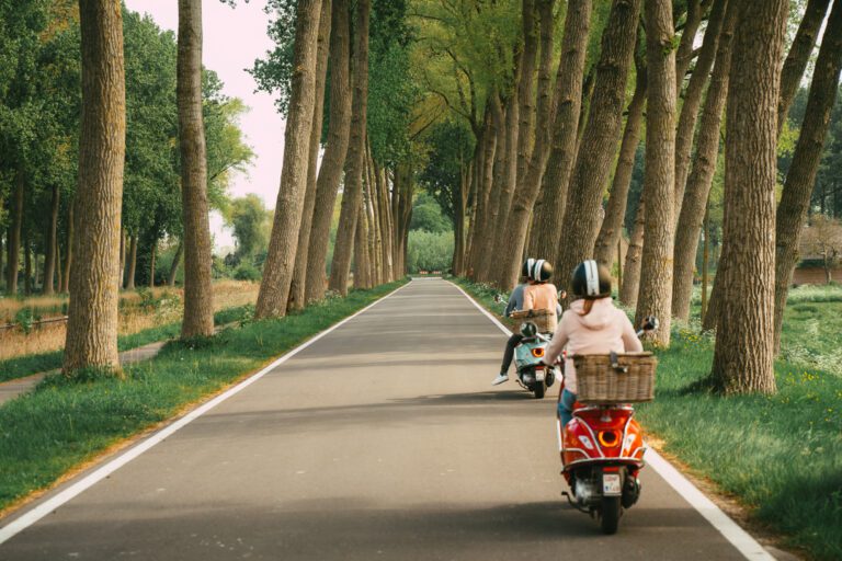 Vespa-Straße in Brügge