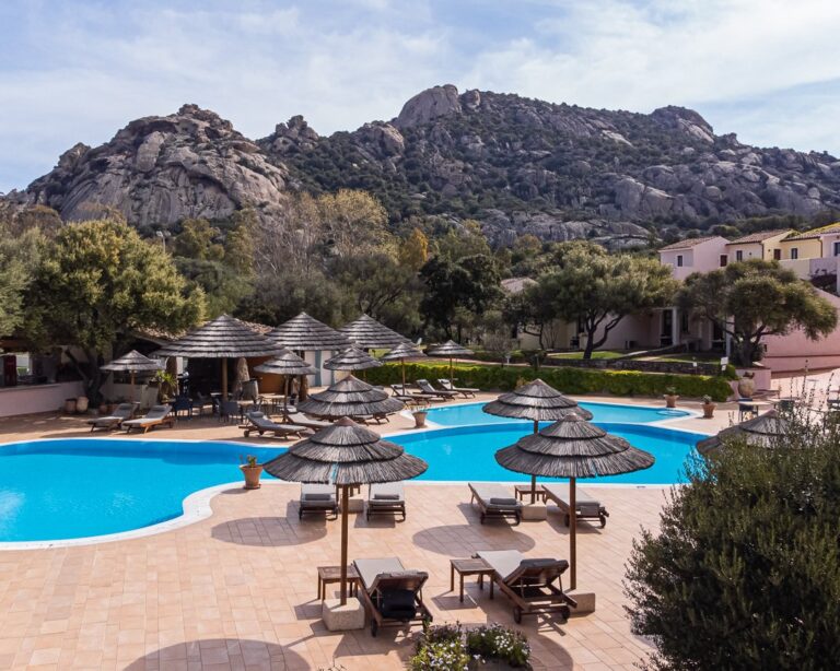 Hotel mit Swimmingpool für deinen Vespa-Urlaub auf Sardinien